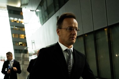 Evropa pred finansijskim slomom: Sijarto otkriva šta se sprema u Briselu